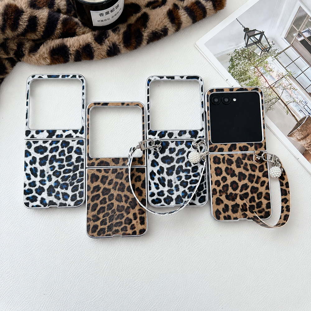 Travel Accessories Aesthetic - Leopard Print Folding Flip Phone Case