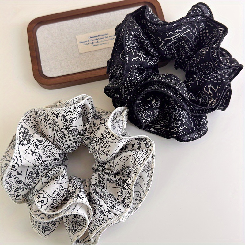 Elegant Black and White Fabric - Travel Accessories Aesthetic recension och pris
