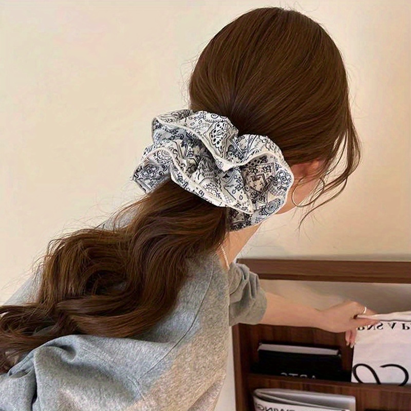 Elegant Black and White Fabric - Travel Accessories Aesthetic recension och pris
