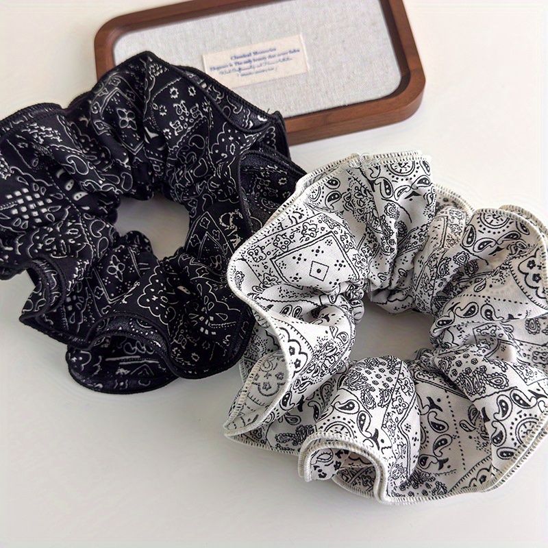 Elegant Black and White Fabric - Travel Accessories Aesthetic recension och pris