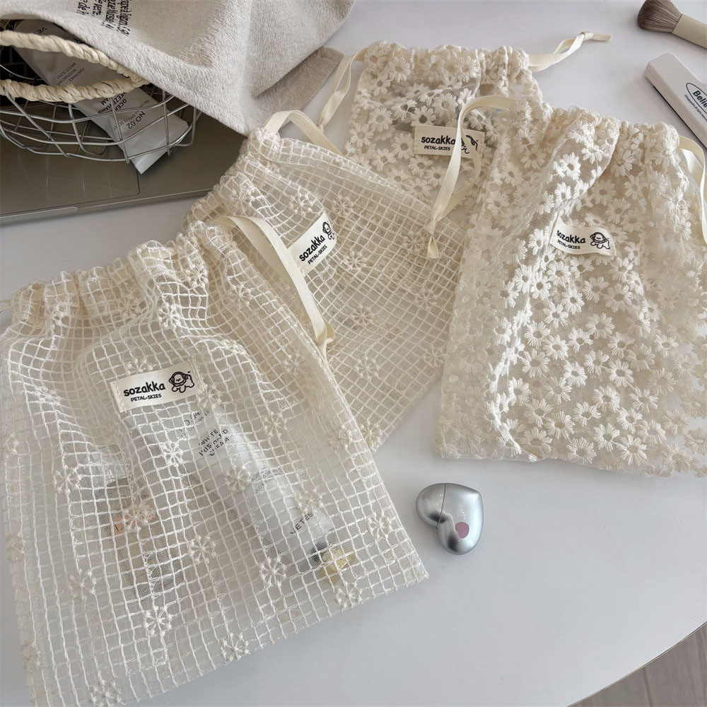 Lace Embroidered Daisy Mesh Dr - Travel Accessories Store recension och pris